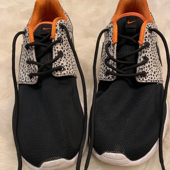 Nike Shoes - Nike Roshe One Premium shoes